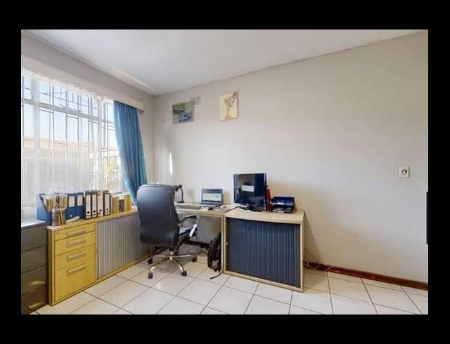 5 BEDROOM TOWNHOUSE FOR SALE IN WITFIELD